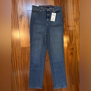 NWT Gloria Vanderbilt Amanda slimming straight jean LONG